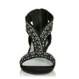 Cloudwalkers Black and‎ White Sandals with Crisscross Design